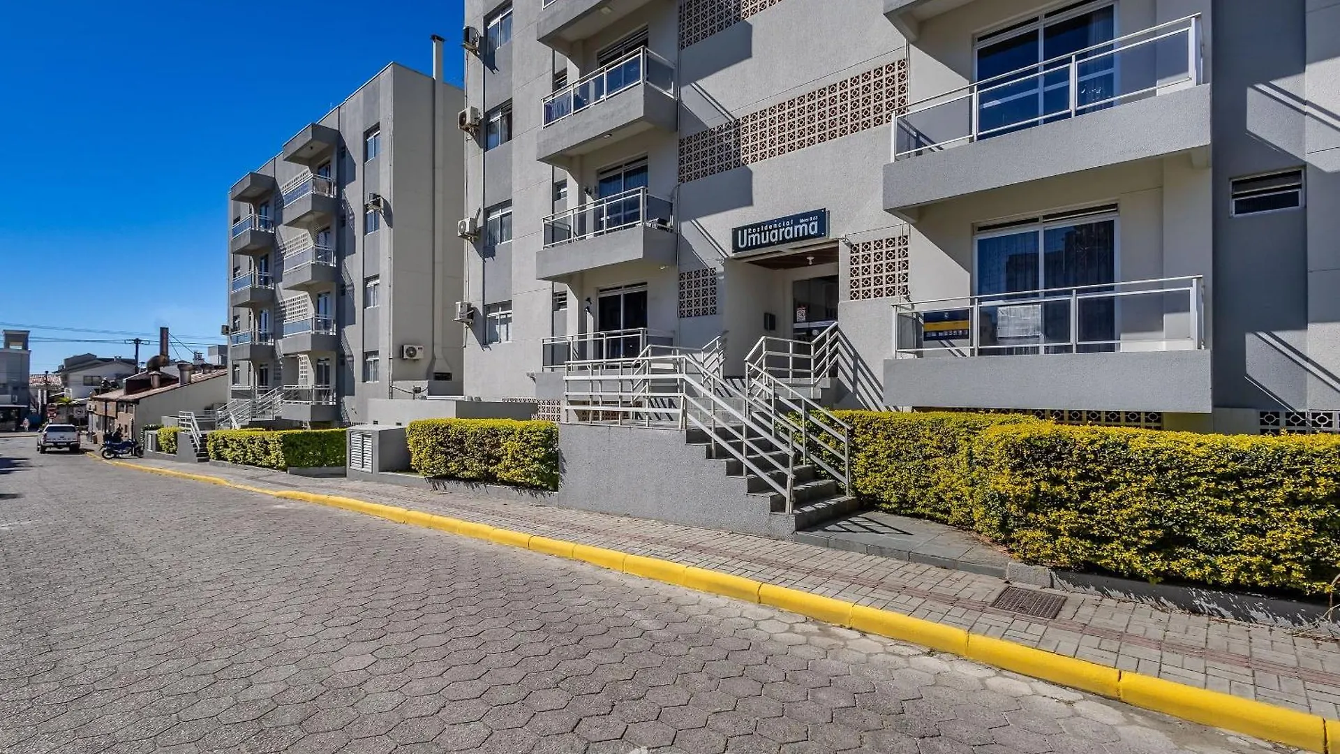Apto 2Q 180M Da Praia C/ Churrasq. Garagem Eru032 Bombinhas 0*,  Brazílie
